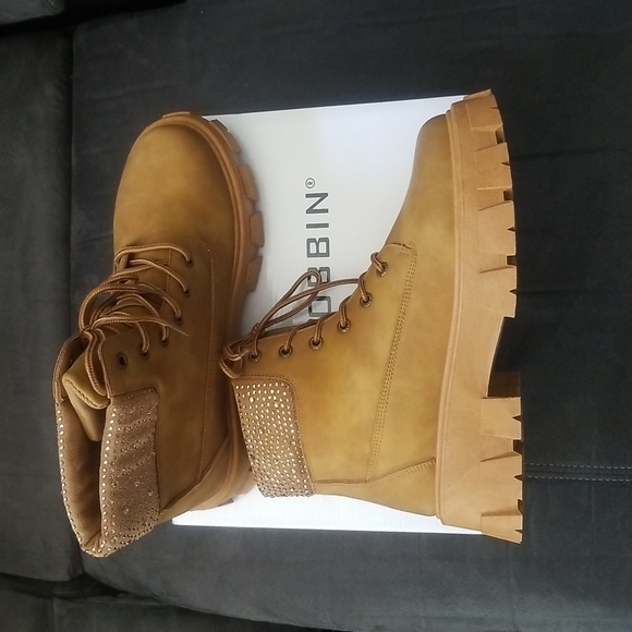 Cape Robin lace up boot - Picture 2 of 8